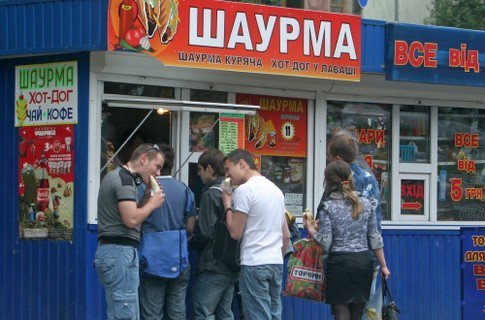 Количество отравившихся шаурмой в Киеве достигло 83 человек