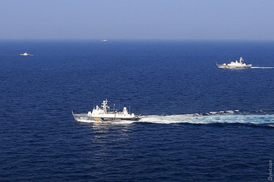 В Азовском море Россия задержала более 150 судов, следовавших в Украину
