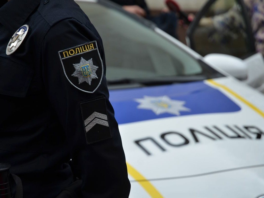 В Киеве полиция предотвратил конфликт на стройке: задержали десятки вооруженных титушек