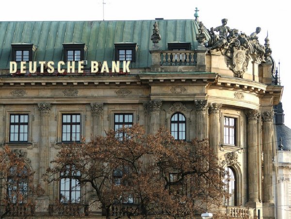 В Deutsche Bank задумались о слиянии с UBS