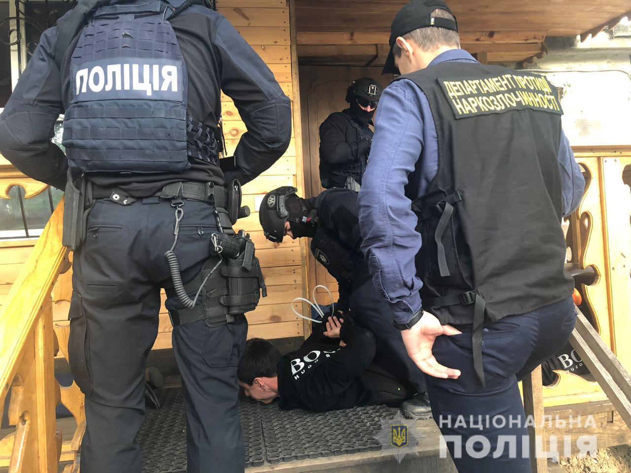 В Киевской области полиция изъяла коноплю на 8 млн гривен (фото, видео)