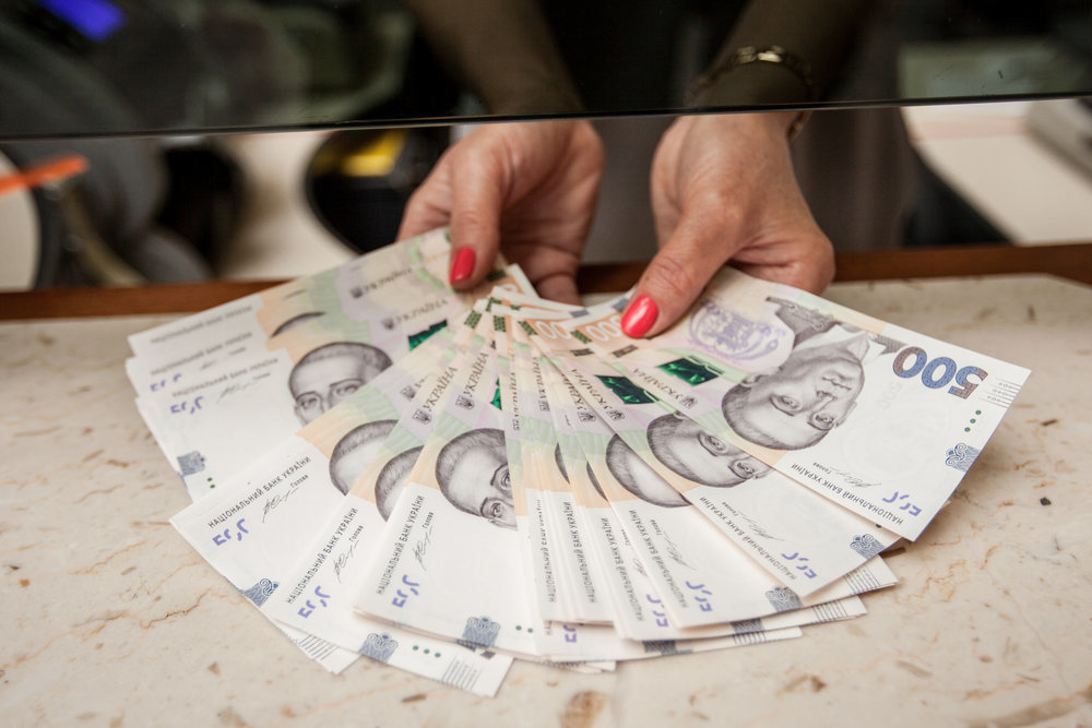 Кабмин предложил регрессивную шкалу выплаты ЕСВ для зарплат более 104 тыс. грн
