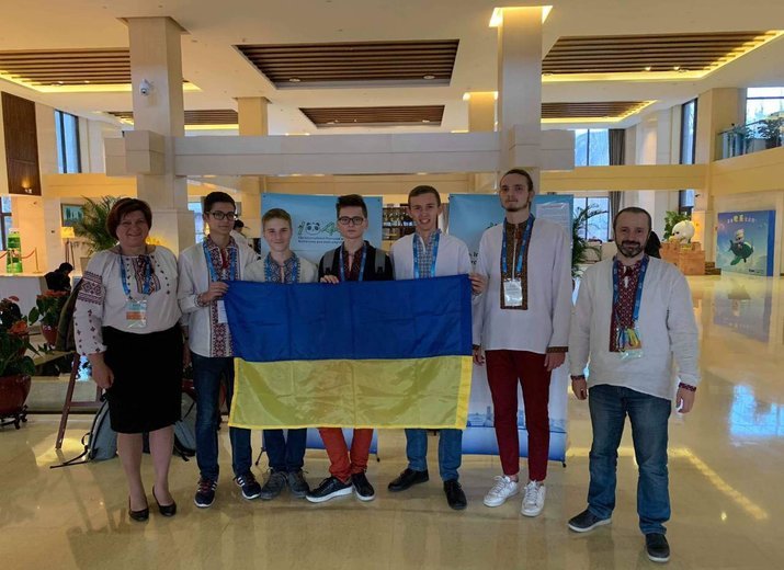Четыре украинских школьника получили медали на Международной олимпиаде по астрономии