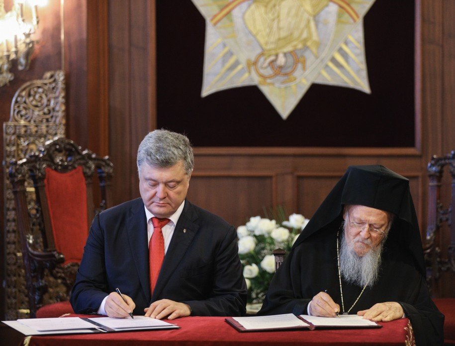 Вселенский патриарх и Порошенко подписали соглашение о сотрудничестве