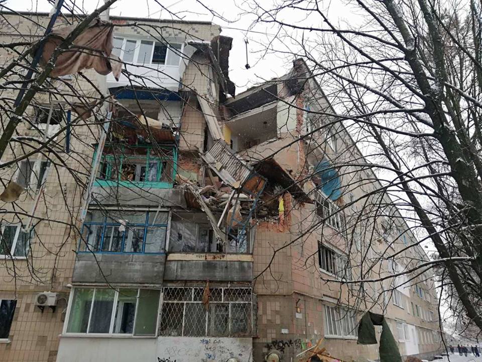 В Фастове на Киевщине произошел взрыв в пятиэтажке, минимум один пострадавший