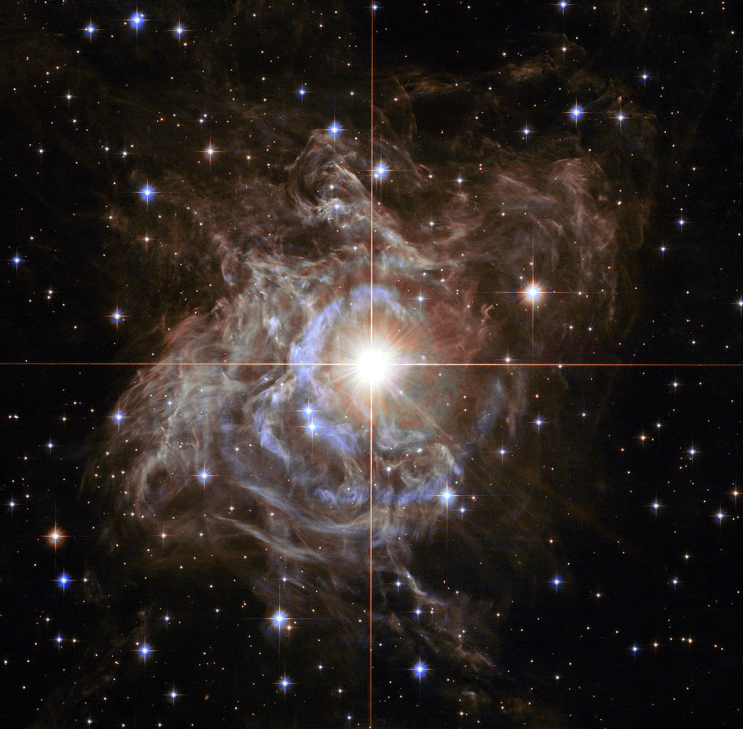 Телескоп Hubble сделал снимок "рождественского венка" в космосе