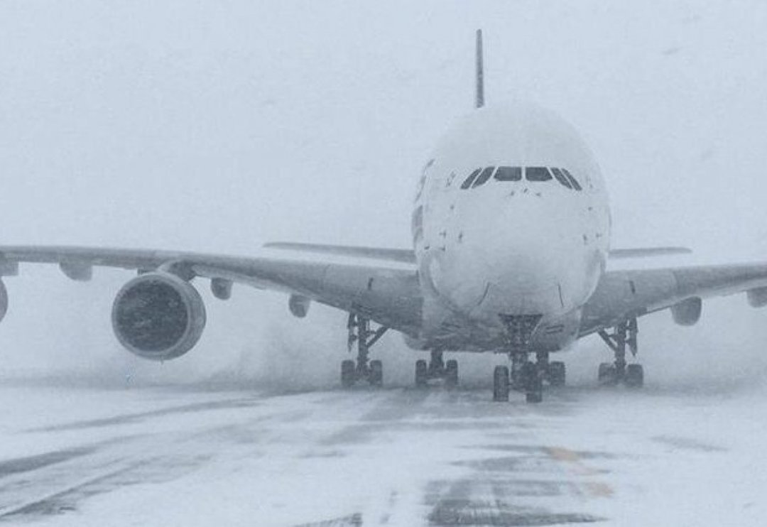 В Украине из-за снегопадов отменяются и задерживаются авиарейсы