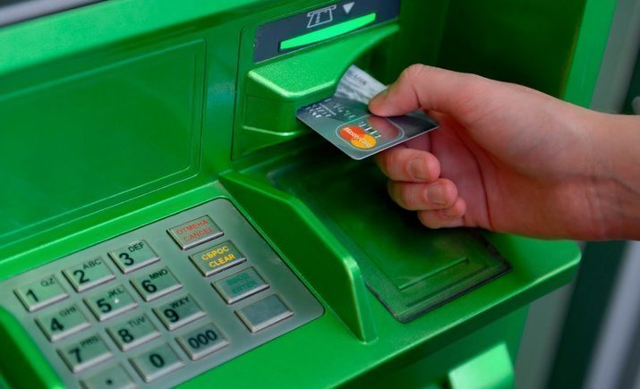 Мобильное приложение, интернет-банкинг и банкоматы ПриватБанка смогут перезапускать карты